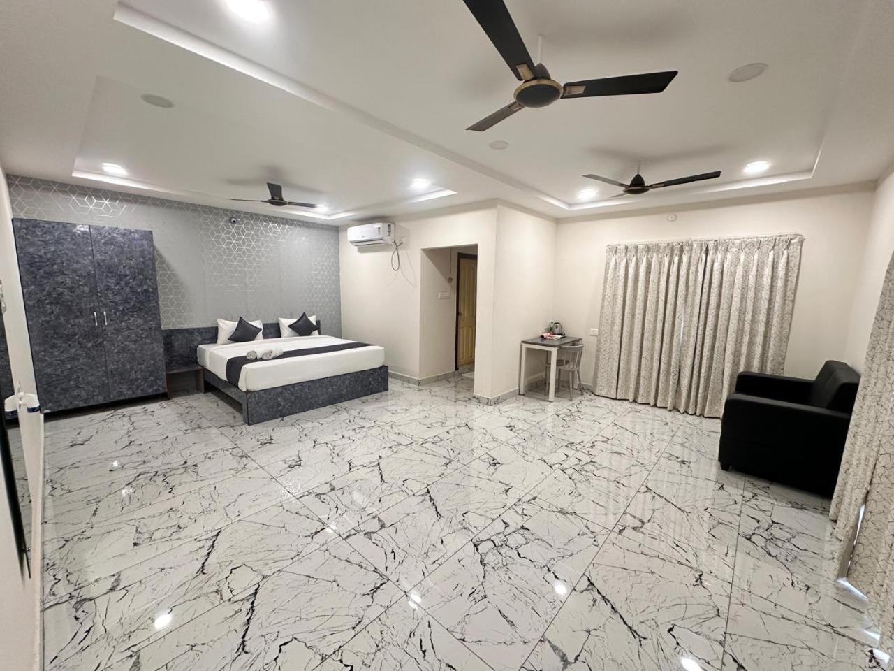 Hotel Aerotel,Hyderabad 샴샤바드 외부 사진